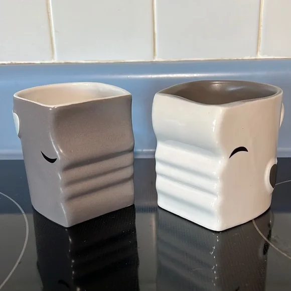 Kissing Coffee Mugs - Picture 3 of 5